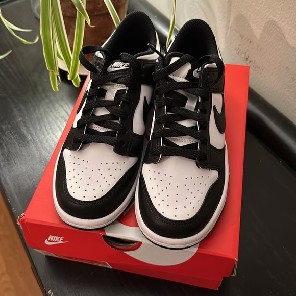Nike Low Dunks - Picture 2 of 5